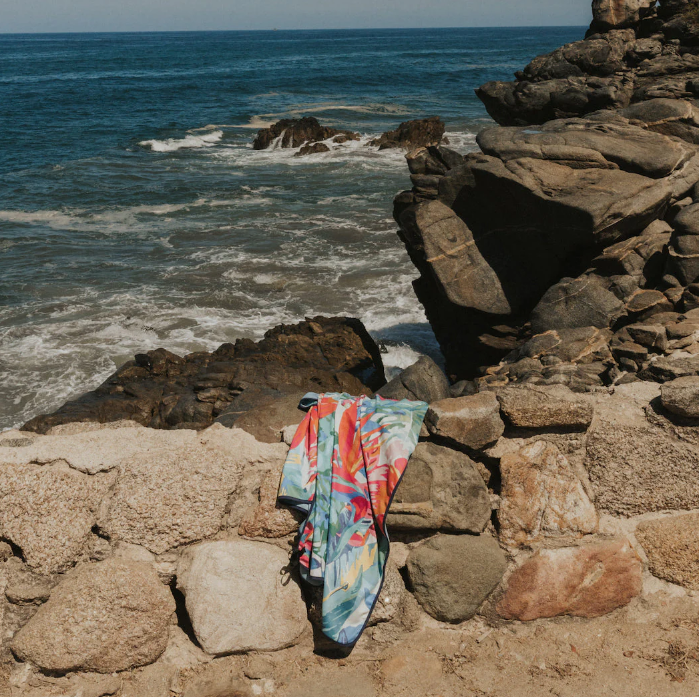 EVERYWHERE TOWEL - HIBISCUS ROSA