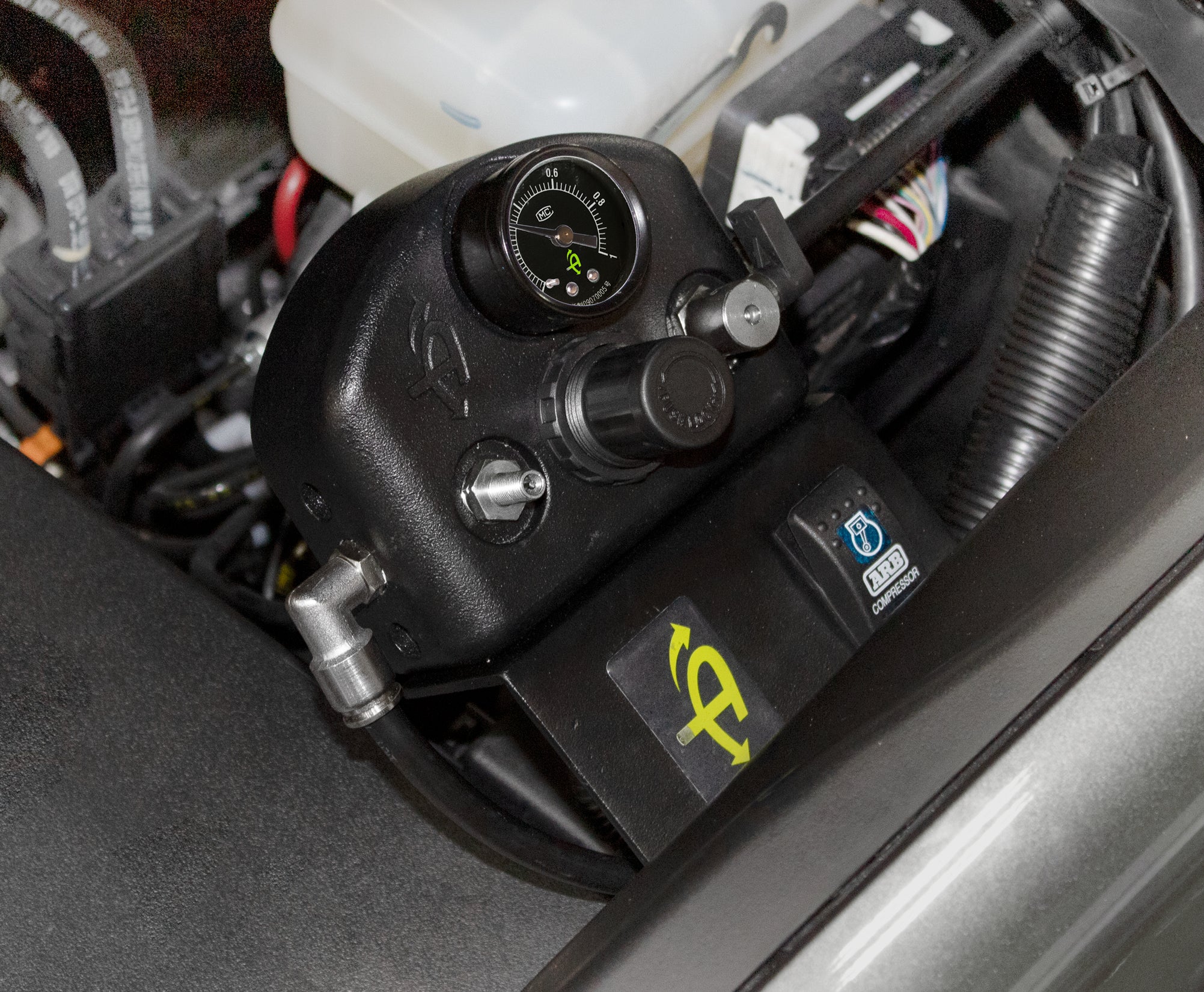 4 Tire Inflation System - Tacoma Engine Bay Mount With Box, Fittings, Hoses & Storage Bag - Black