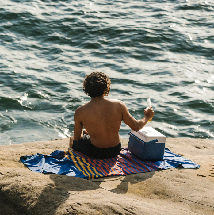 EVERYWHERE TOWEL - DEEPWATER RAYS