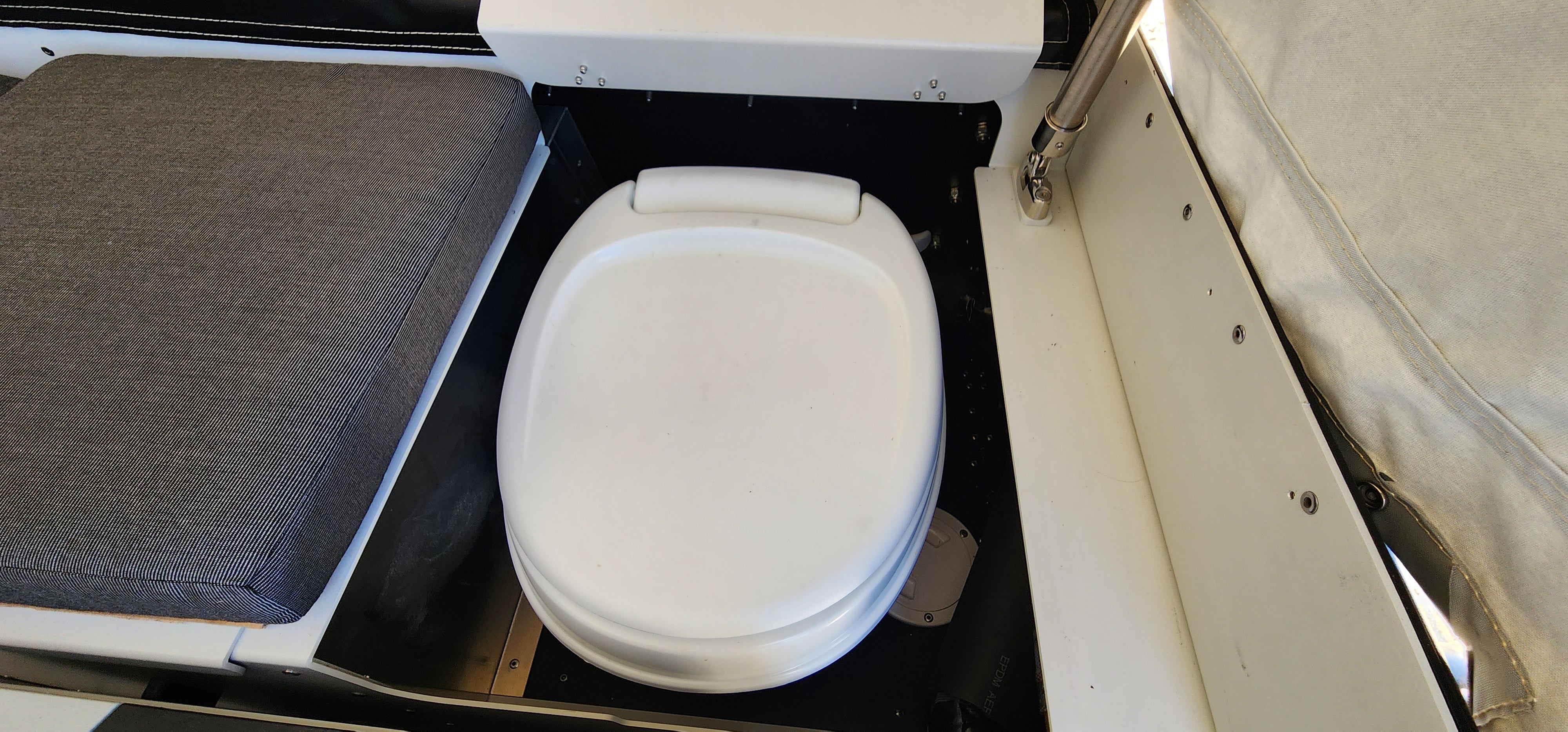 Skinny Guy Kit 'N Kaboodle 6.5' Base