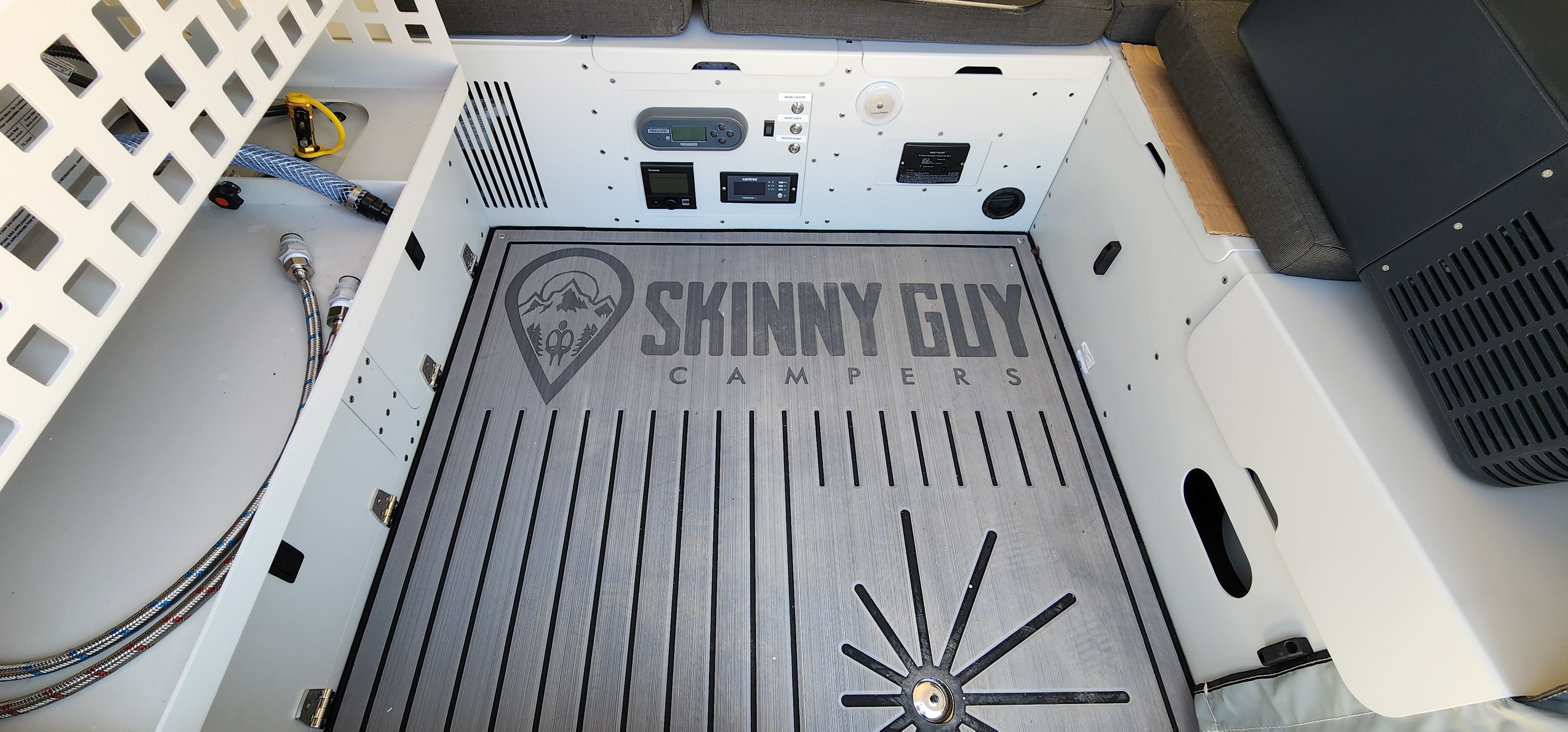 Skinny Guy Kit 'N Kaboodle 6.5' Base