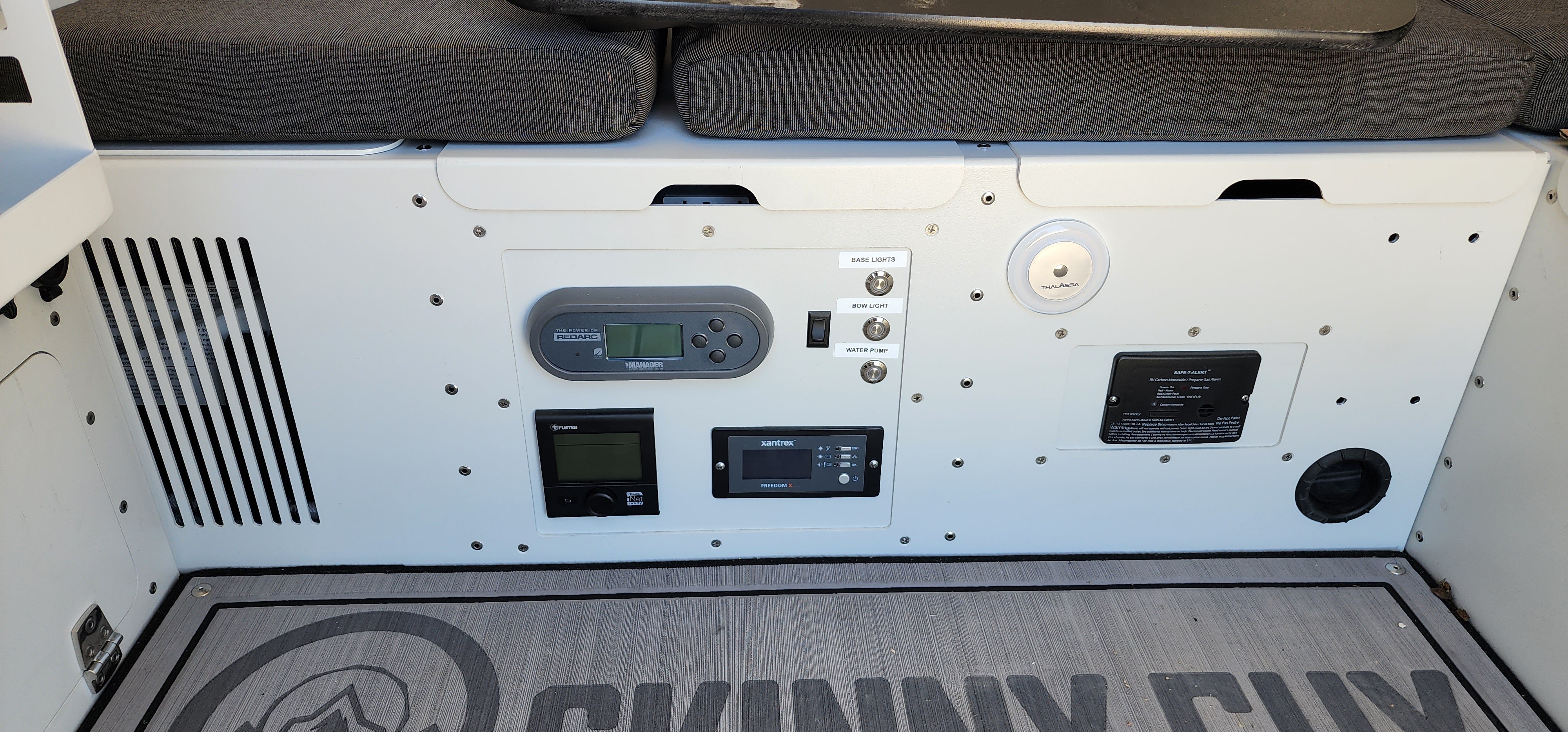 Skinny Guy Kit 'N Kaboodle 6.5' Base