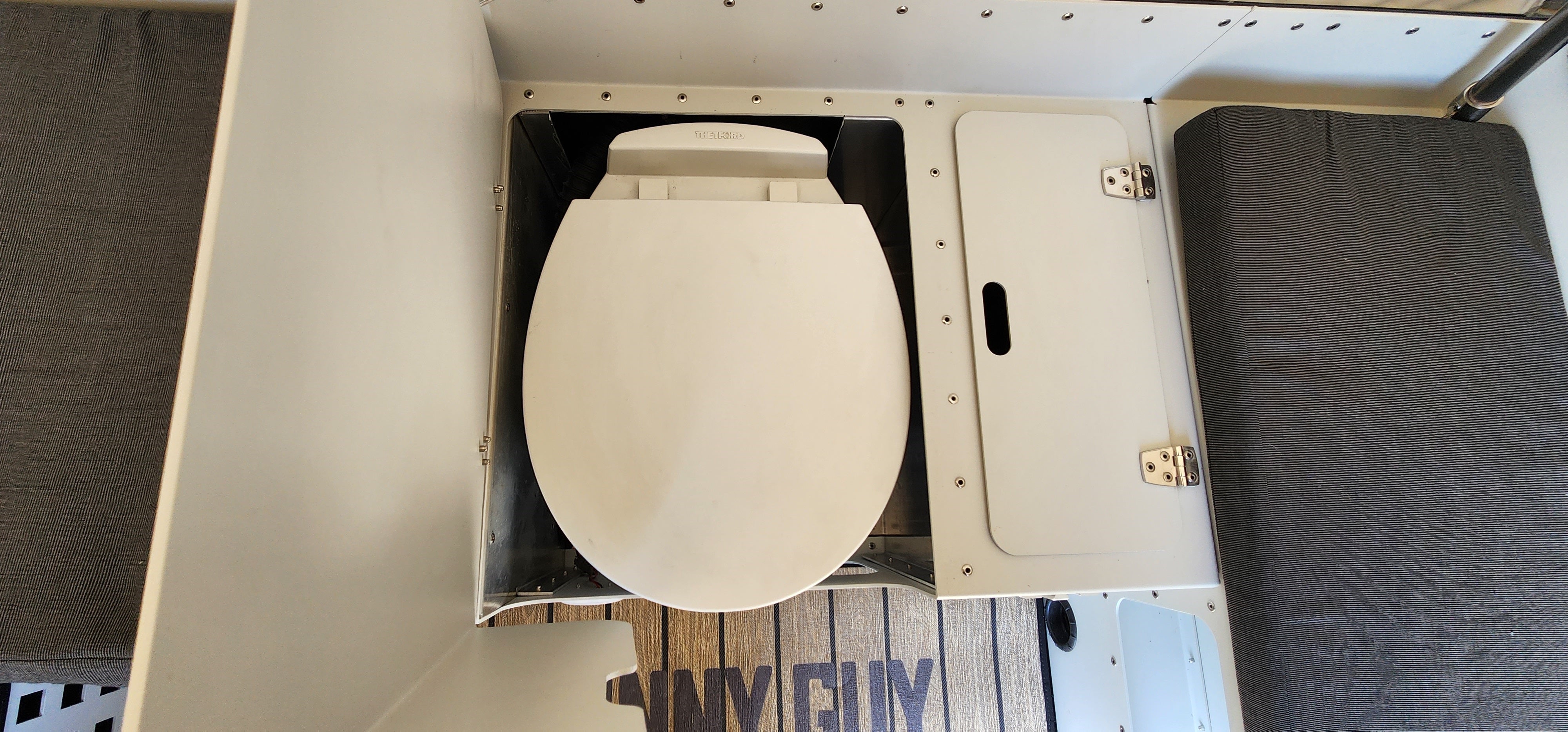 Skinny Guy Kit 'N Kaboodle 5.5' Base DEMO