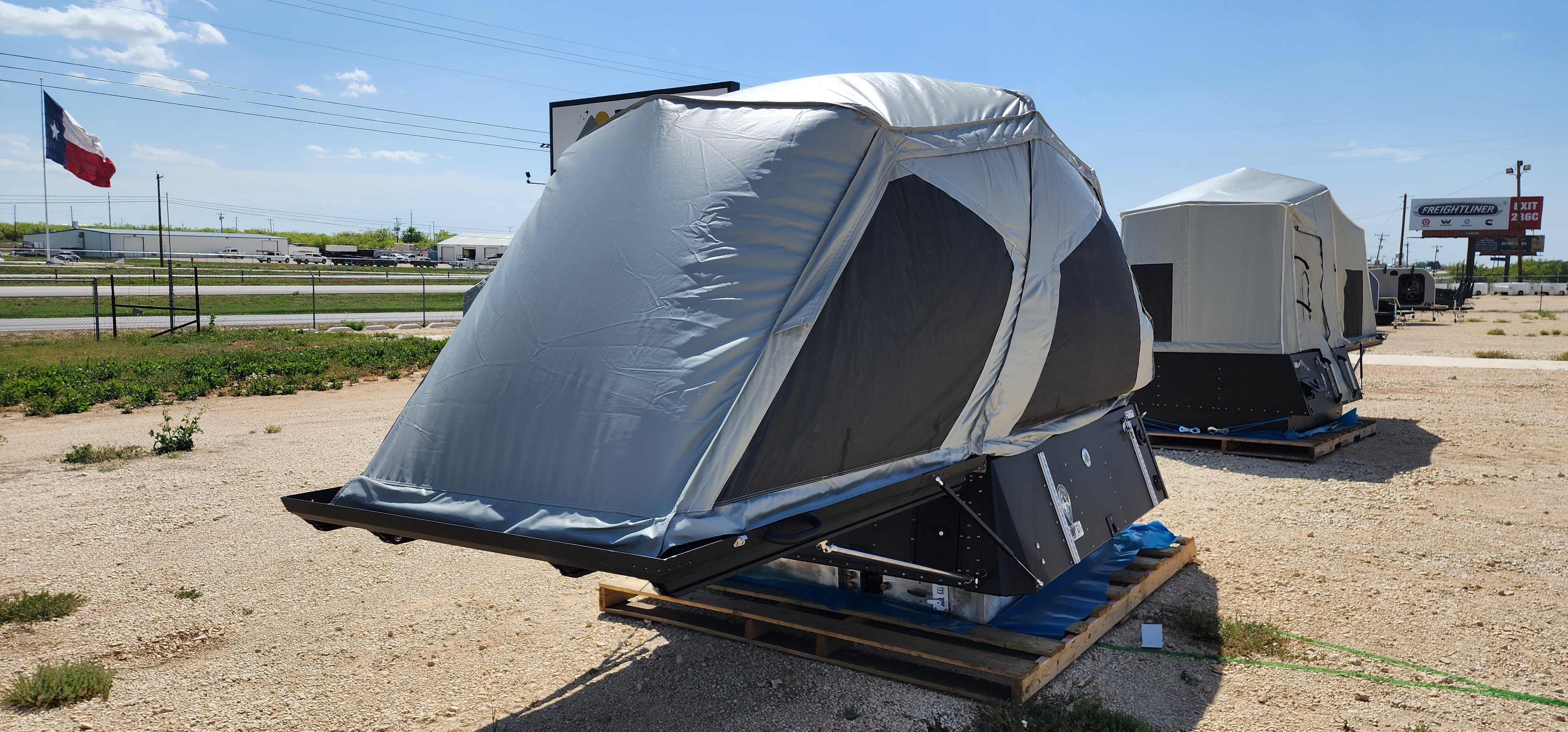 Skinny Guy Kit 'N Kaboodle 5.5' Base DEMO