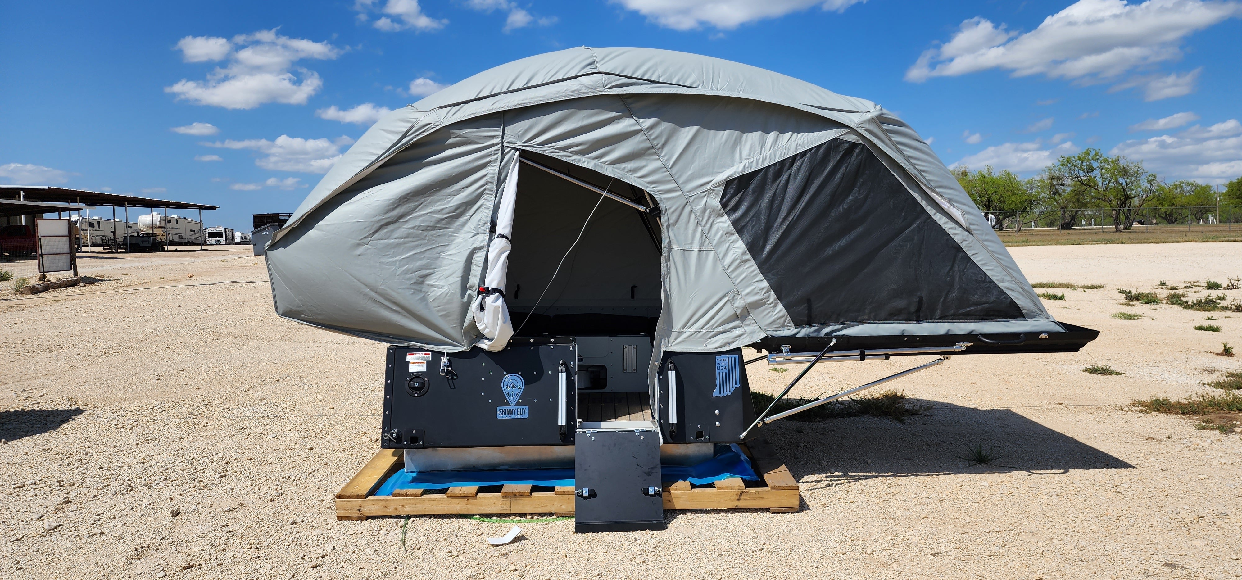 Skinny Guy Kit 'N Kaboodle 5.5' Base DEMO