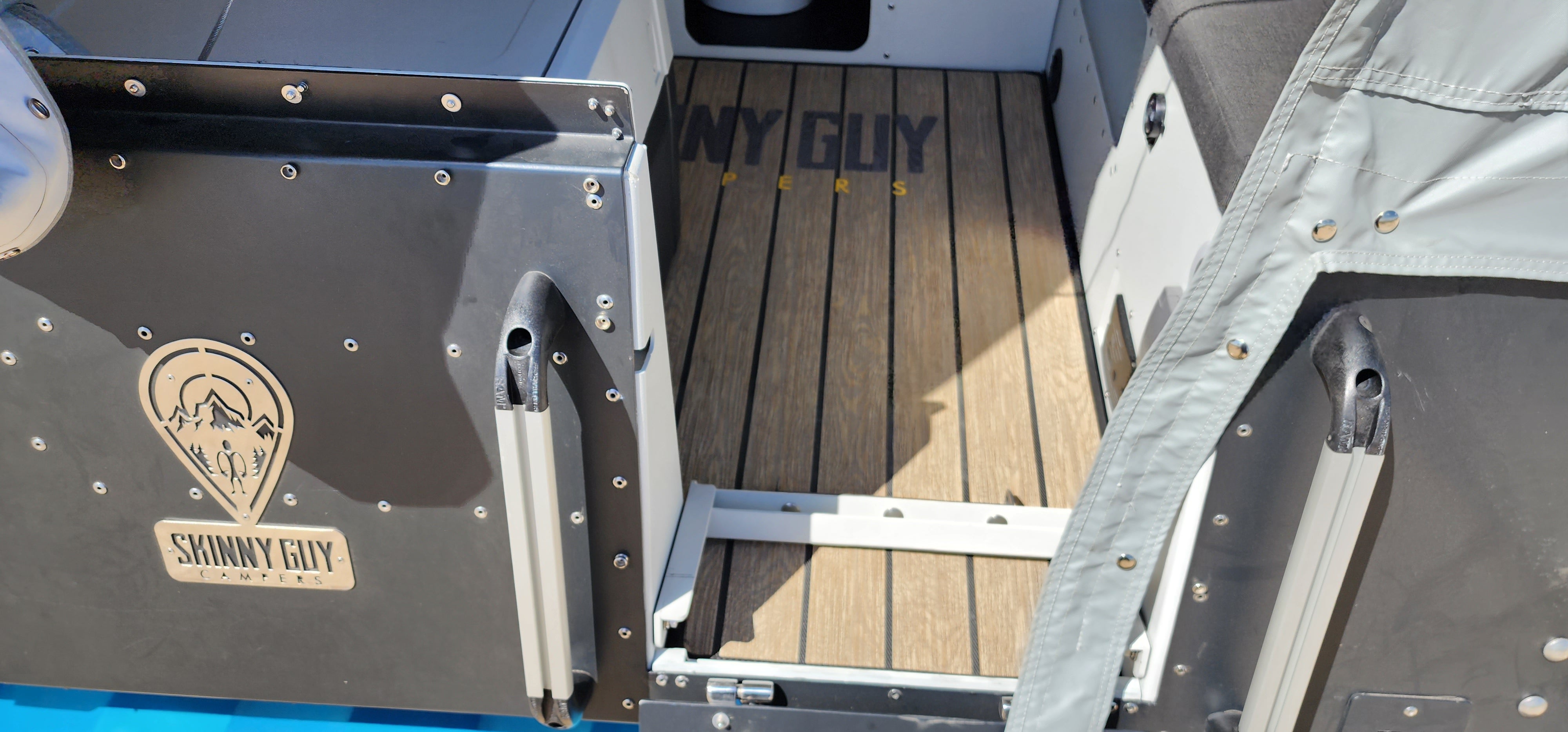 Skinny Guy Kit 'N Kaboodle 5.5' Base DEMO