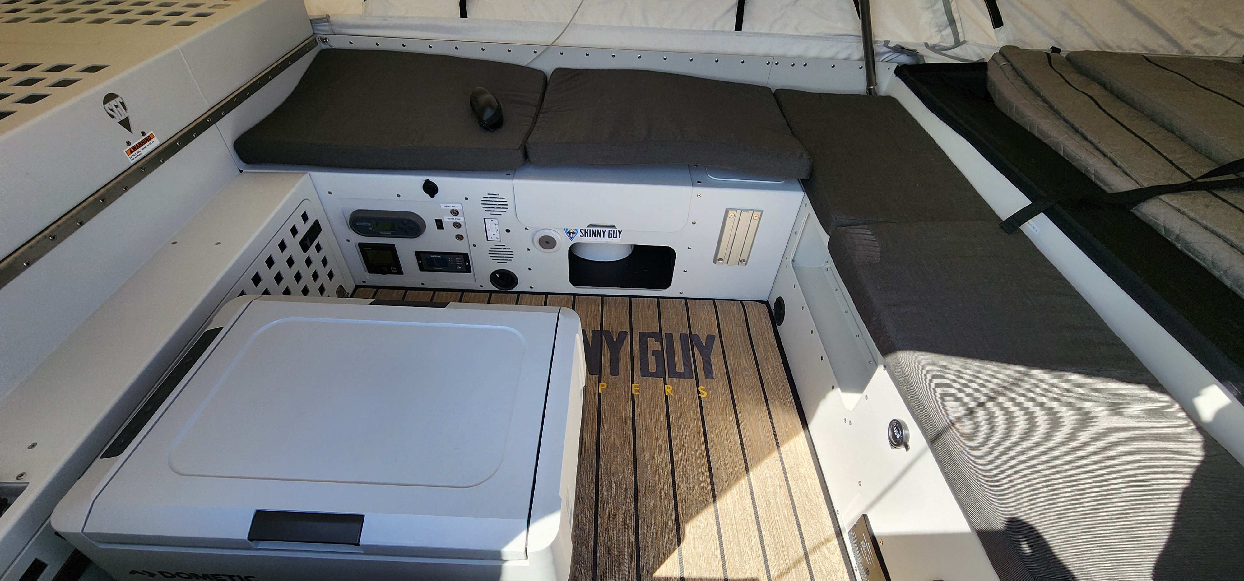 Skinny Guy Kit 'N Kaboodle 5.5' Base DEMO