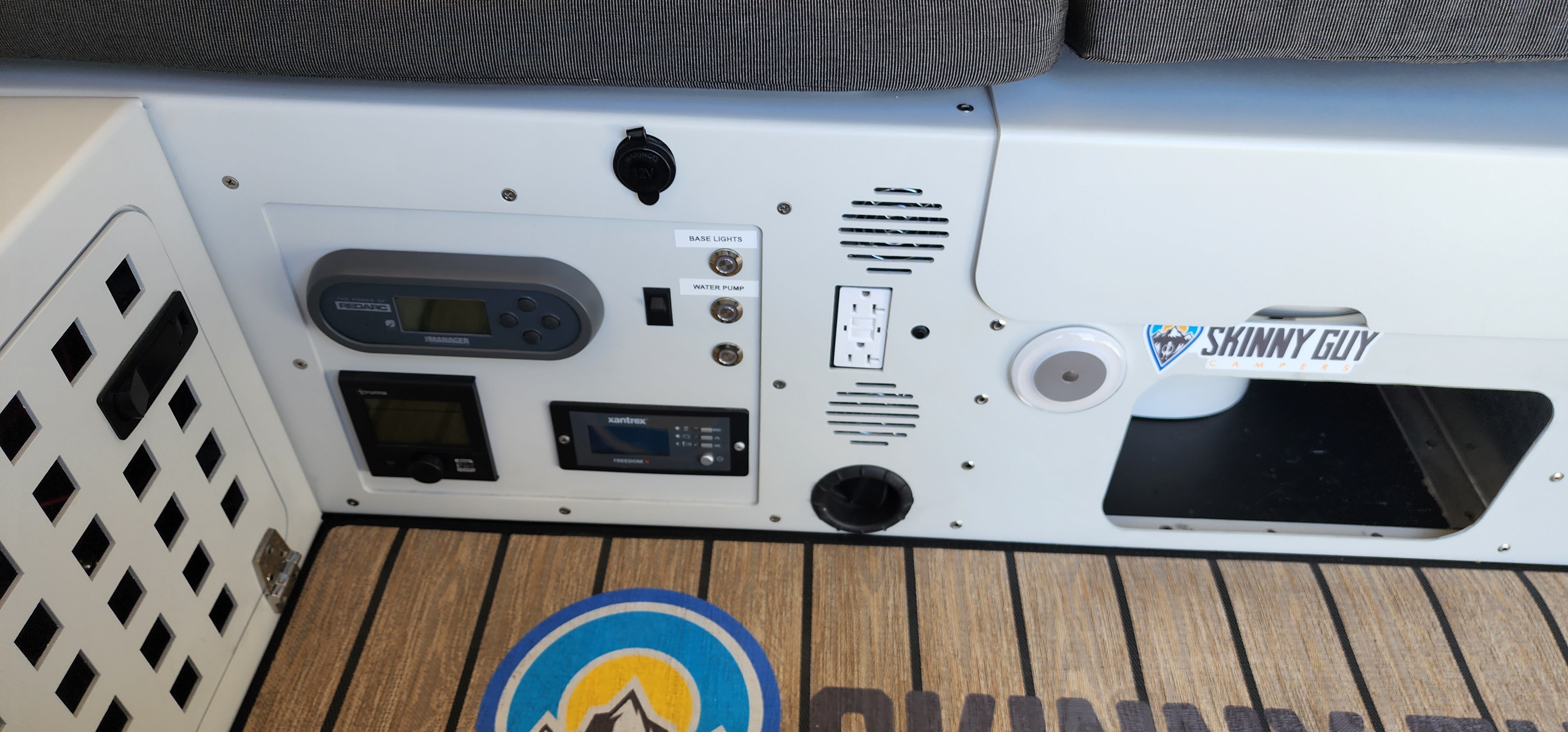 Skinny Guy Kit 'N Kaboodle 5.5' Base DEMO