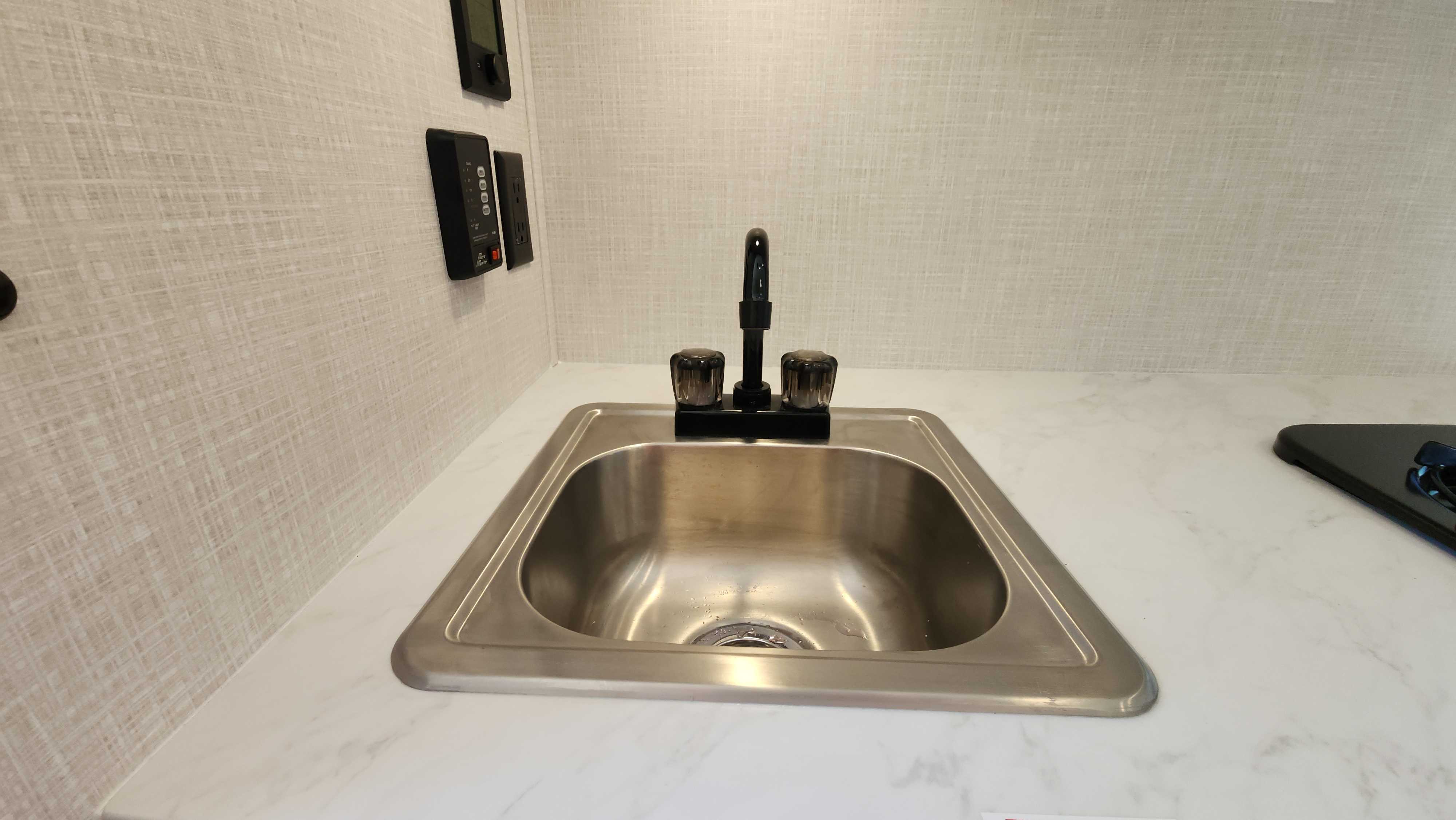 Skinny Guy Armor 15LT Trailer