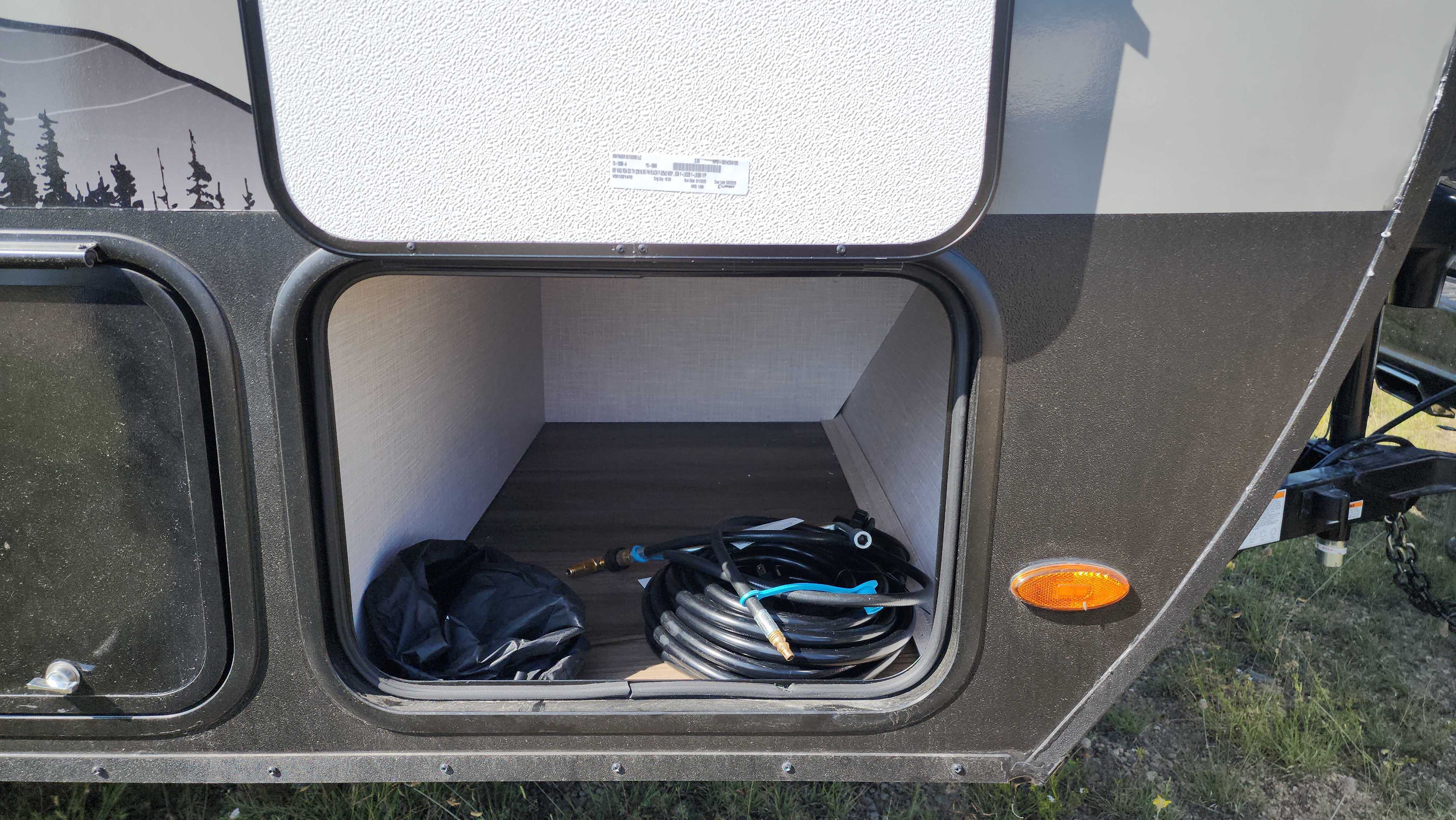 Skinny Guy Armor 15LT Trailer