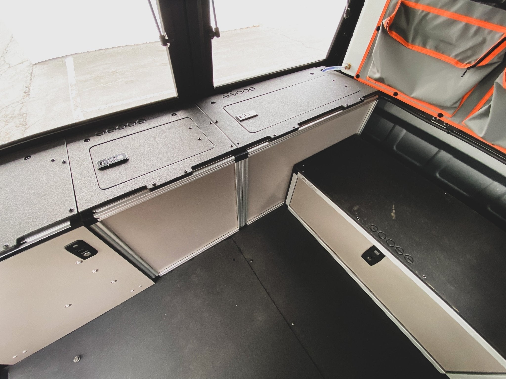 Alu-Cab Alu-Cabin Canopy Camper